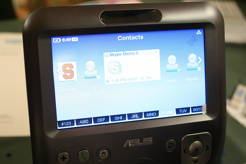 Illustration for article titled Hands On: Asus's AiGuru SV1 Grandma-Friendly Skype Videophone